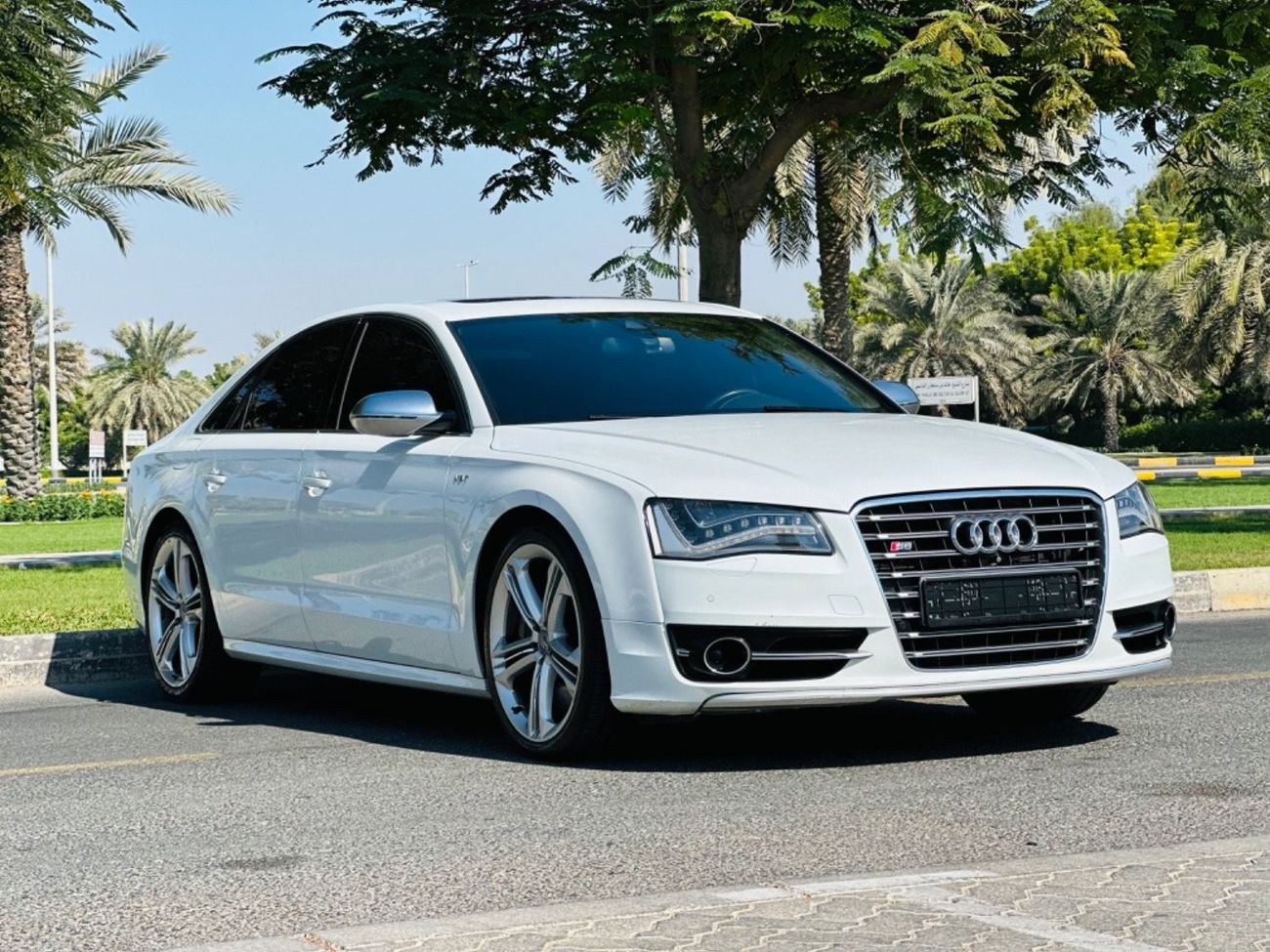 Audi S8 TFSI quattro S-Line 4.2L AUDI S8 MODEL 2014 QUATTRO S LINE FULL OPTION