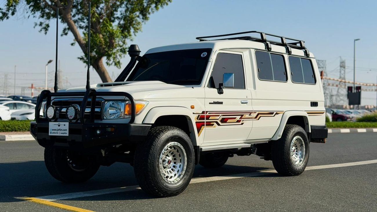 تويوتا لاند كروزر 70 2018 | 4.5L DIESEL ENGINE | MT | RHD | HEAVY BULL BAR WITH LED FOCUSED LIGHTS | DUAL BULL BAR ANTENN