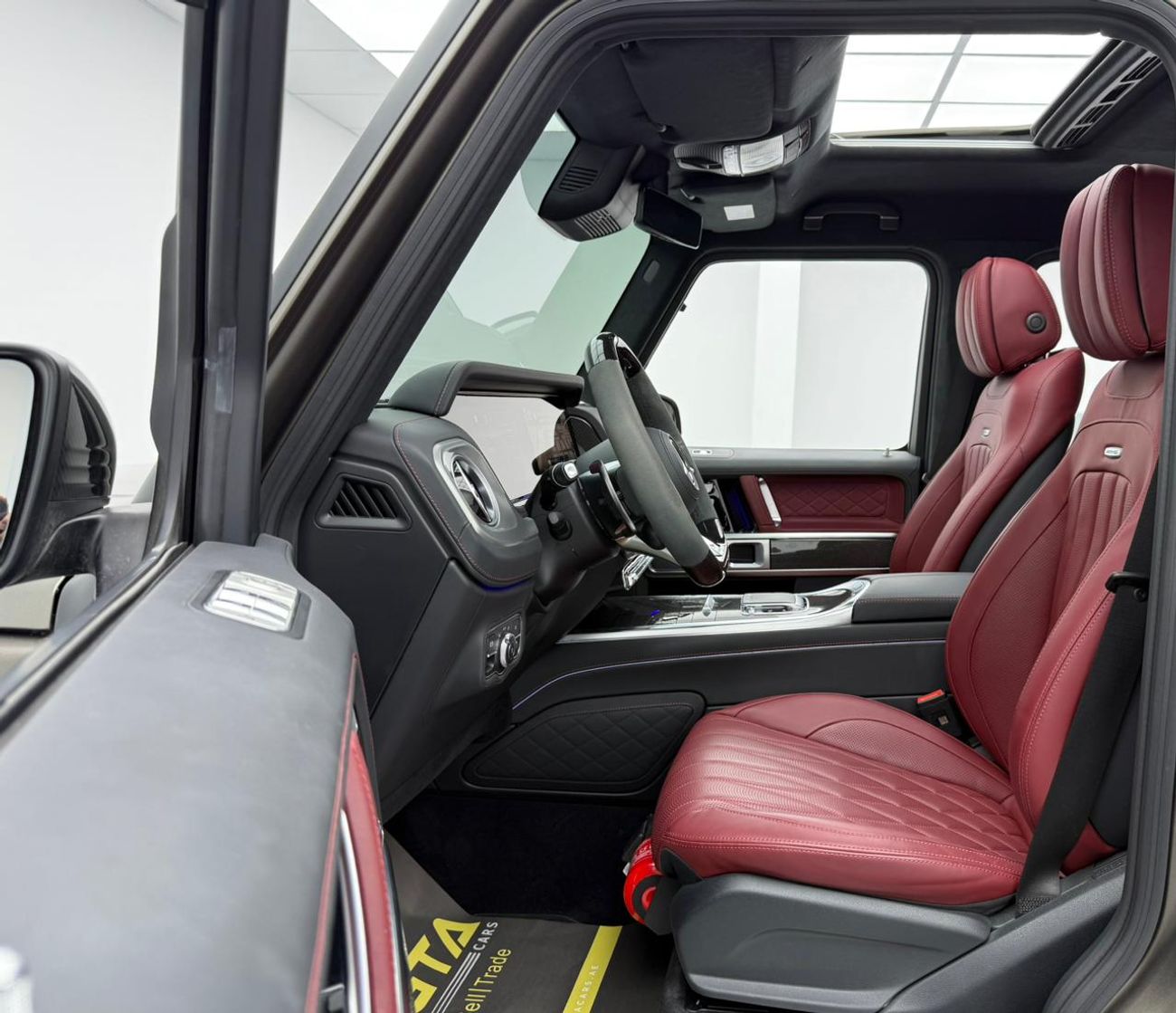 Mercedes-Benz G 63 AMG 4MATIC SUV 2025 Mercedes-AMG G 63 ,Agency Warranty + Service Contract Jan/2030 ,Full Service History