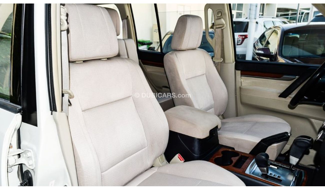 ميتسوبيشي باجيرو خليجى موديل 2007 صبغ وكاله لون ابيض داخل بيج رقم واحد فتحه مثبت تحكم خشب رنجات حساسات بحاله ممتا زه