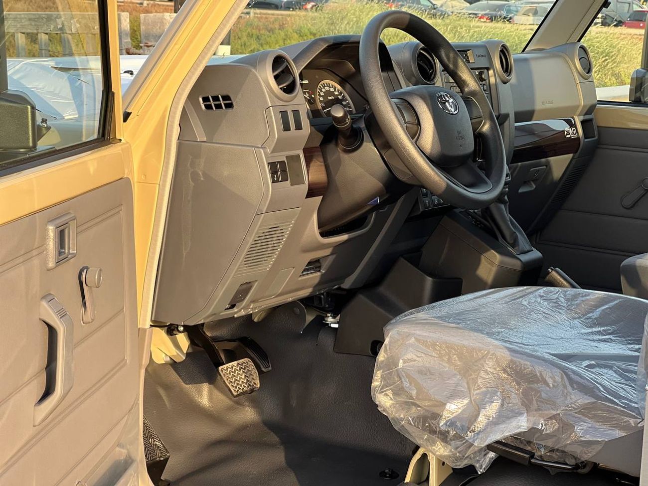 تويوتا لاند كروزر 70 3 DOOR LC78 2.8L DSL A/T // 2025 // STANDARD OPTION WITH MANUAL WINDOWS // SPECIAL OFFER // BY FORMU