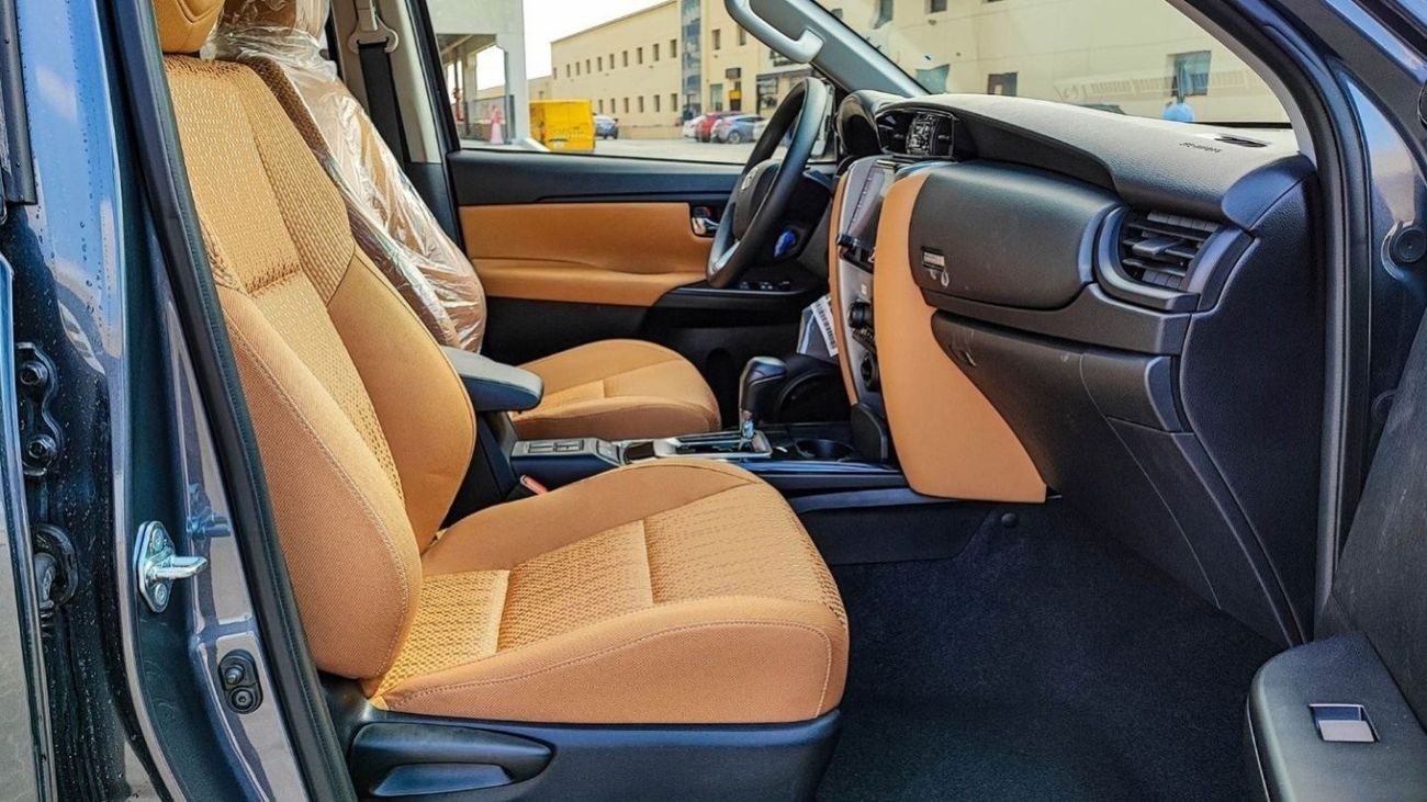 Toyota Fortuner FORTUNER SR5 2.7L V4 PETROL mid options