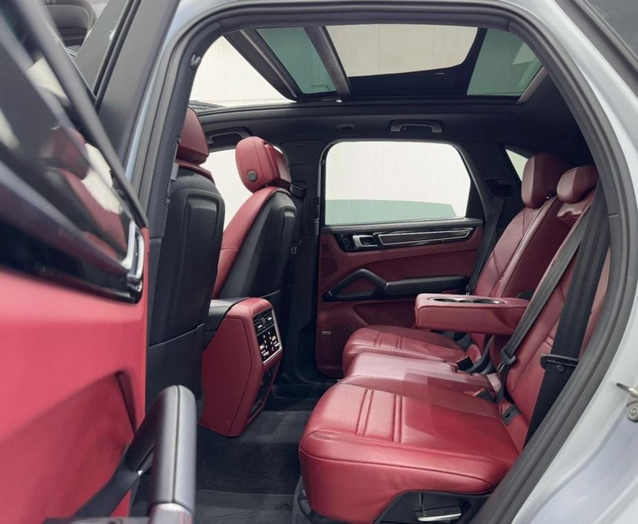 Porsche Cayenne S 2.9L (440 HP) 2019 Porsche Cayenne S, Warranty, Full Porsche Service History, Full Options, Low Km