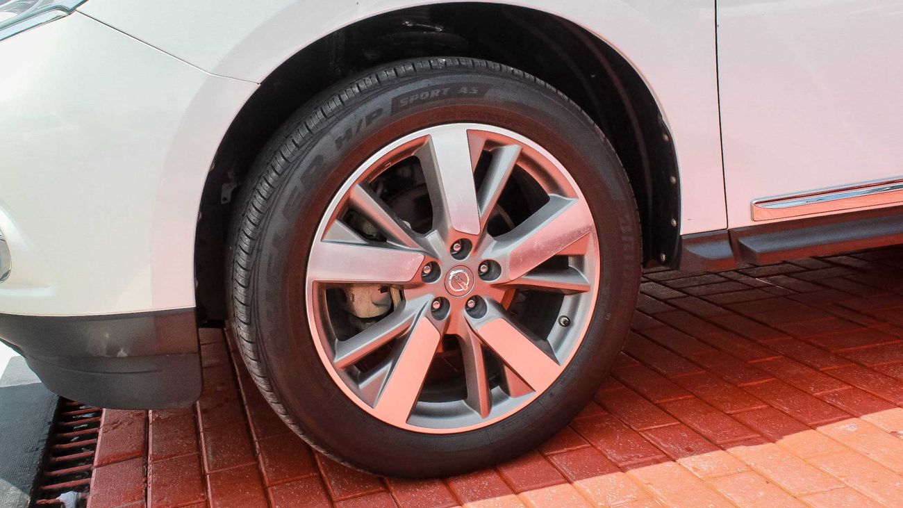 Nissan Pathfinder 4WD - SV