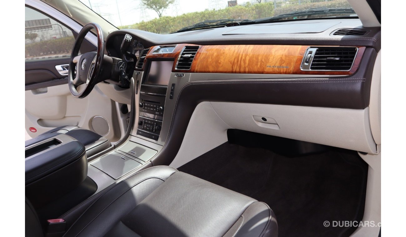 Used Cadillac Escalade XL V8. GCC Platinum 2013 for sale in Dubai 456561