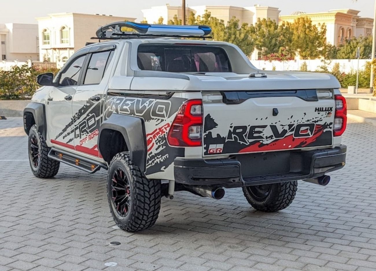 تويوتا هيلوكس TOYOTA HILUX FACELIFTED 2025 GR SPORT OFF-ROAD V4 GCC IN EXCELLENT CONDITION