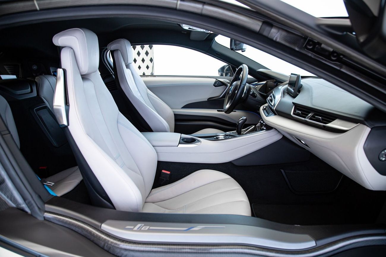 بي أم دبليو i8 Std