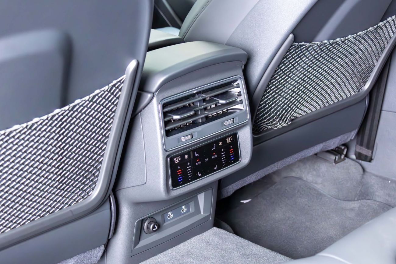 Audi RS Q8 TFSI quattro 4.0L Black On Black-Al Nabooda Warranty andService Contract-Special Order-Carbon Cerami