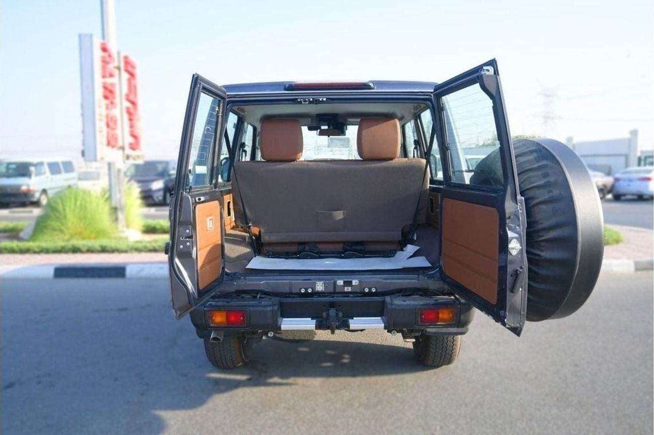 Toyota Land Cruiser 70 Toyota Land Cruiser Hard Top LC71 SHORT CHASE 4.0L Petrol AT