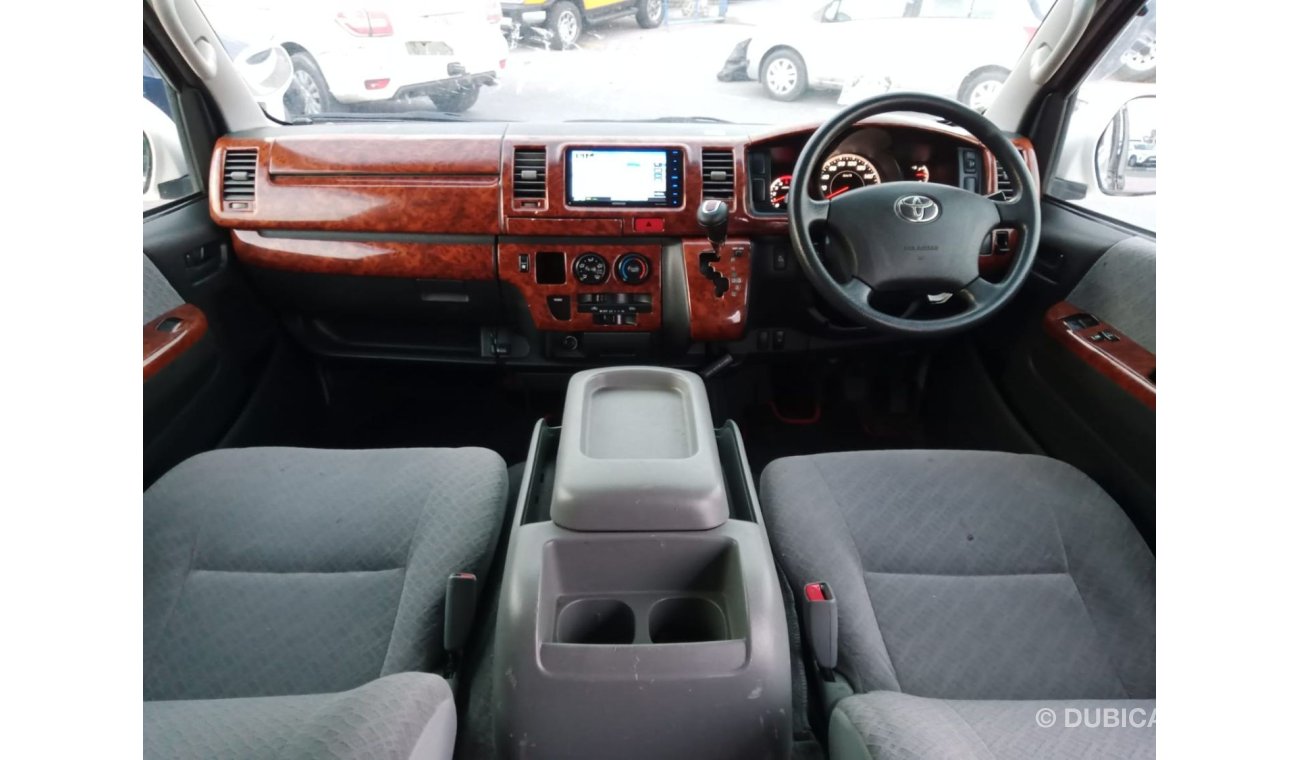 تويوتا هاياس TOYOTA HIACE RIGHT HAND DRIVE (PM1005)