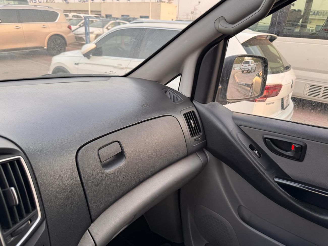 Hyundai H-1 T Q MT 6P  2.4L VAN RWD