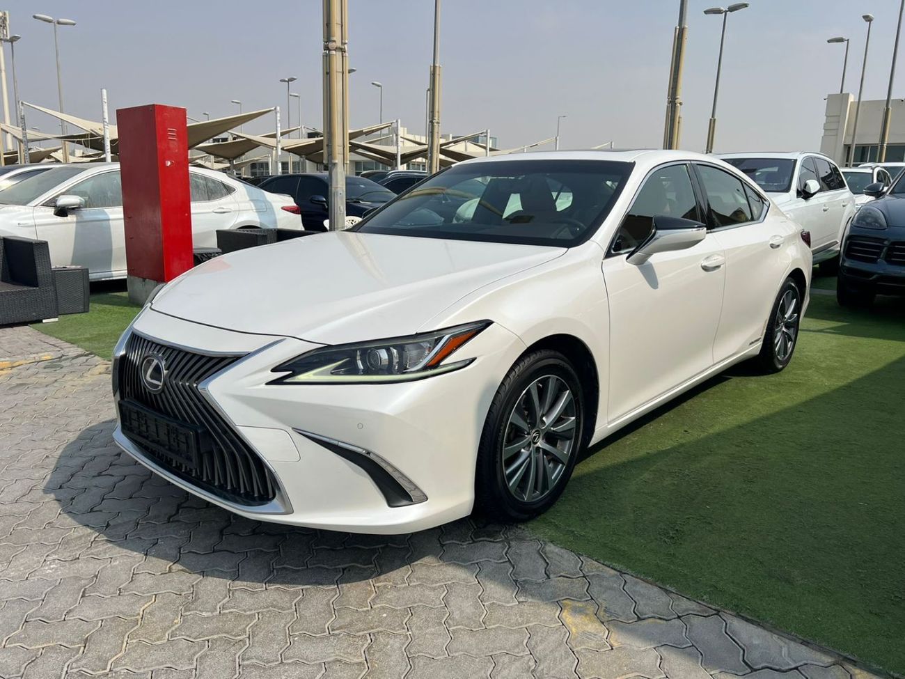 لكزس ES300h Hybrid 2.5L (214 HP)