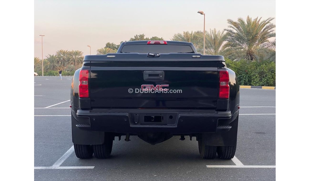 GMC Sierra 3500 HD Denali GMC Sierra Denali HD 2015 Diesel Perfect Condition - Accident Free