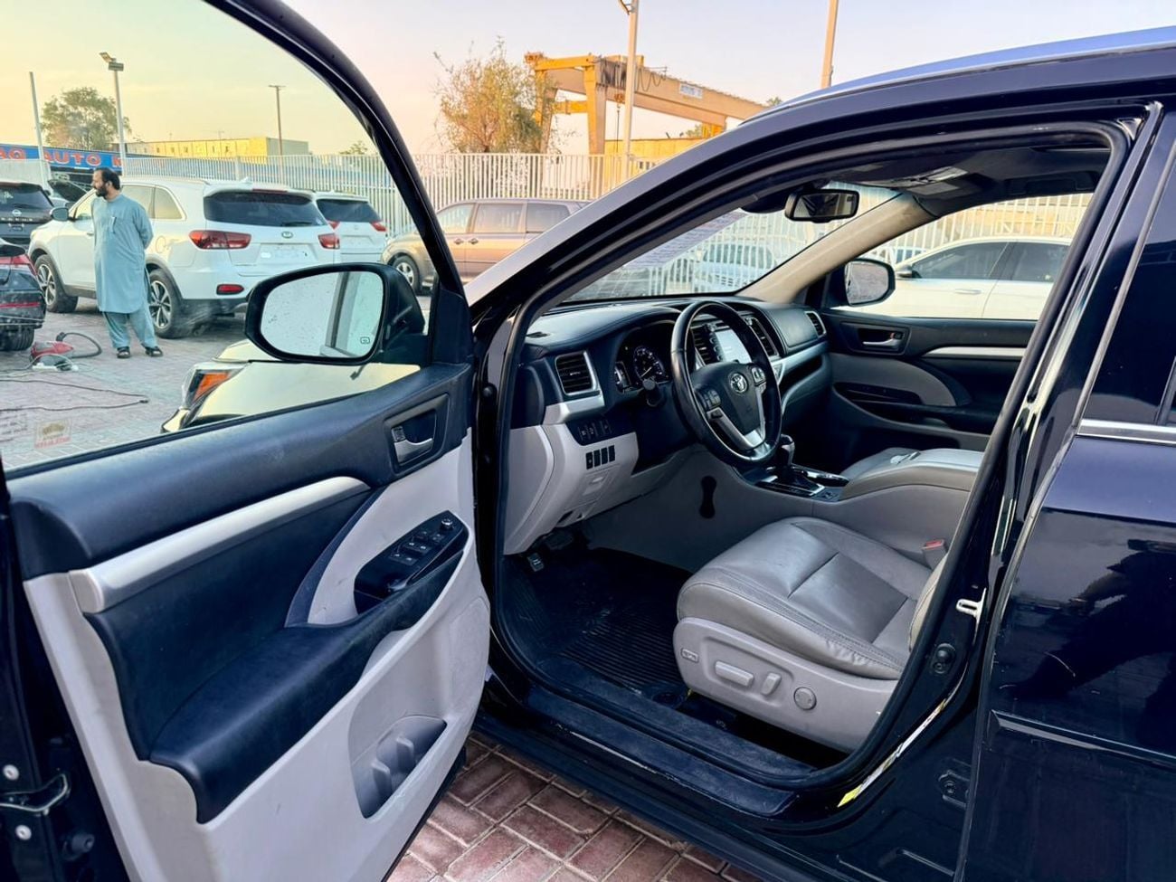Toyota Highlander 2018 TOYOTA HIGHLANDER XLE 4X4 AWD FULL OPTION  READY Black