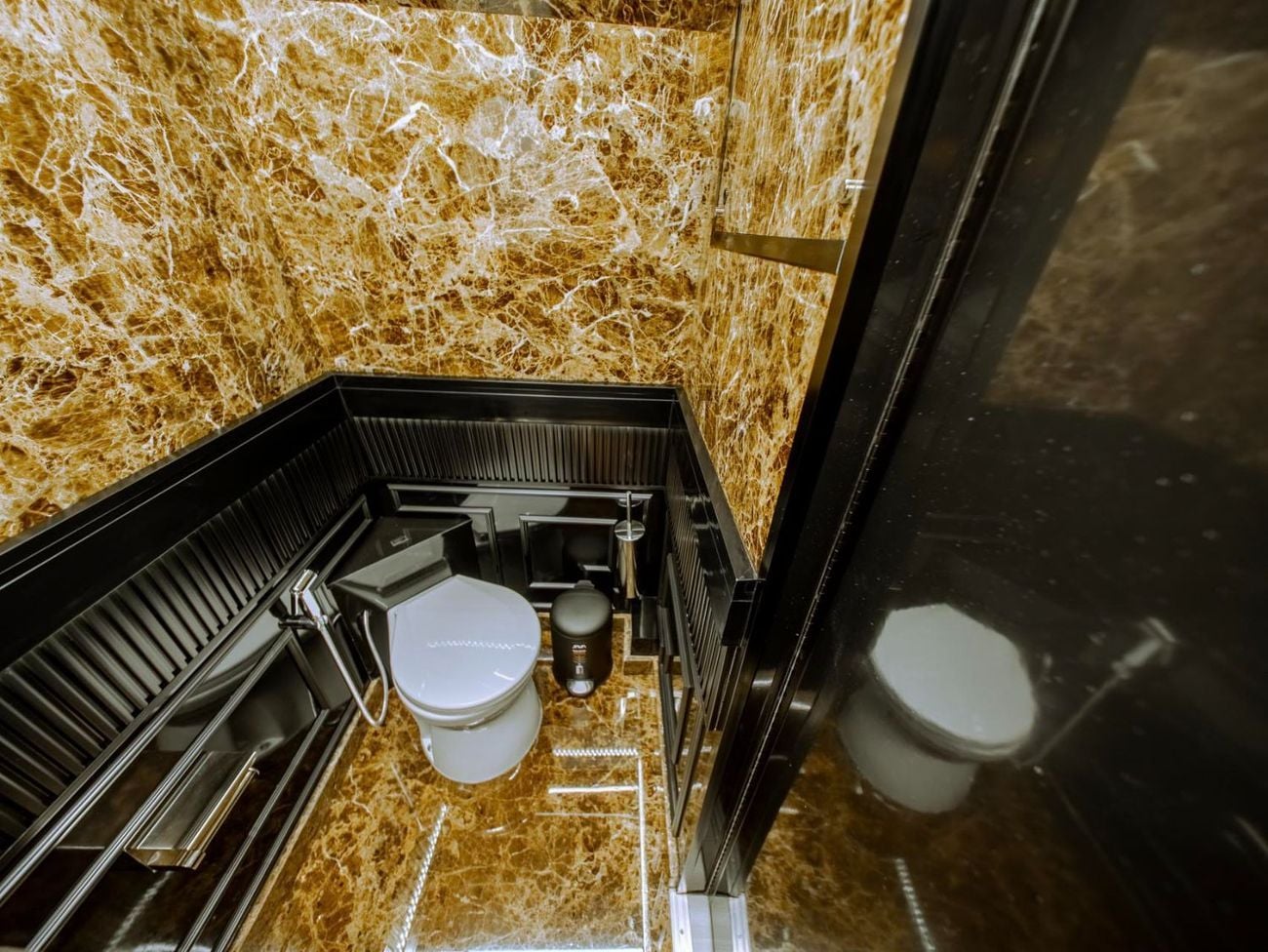 مرسيدس بنز سبرينتر Barugzai VIP Sprinter | Premium interior | Washroom | Smart TVs
