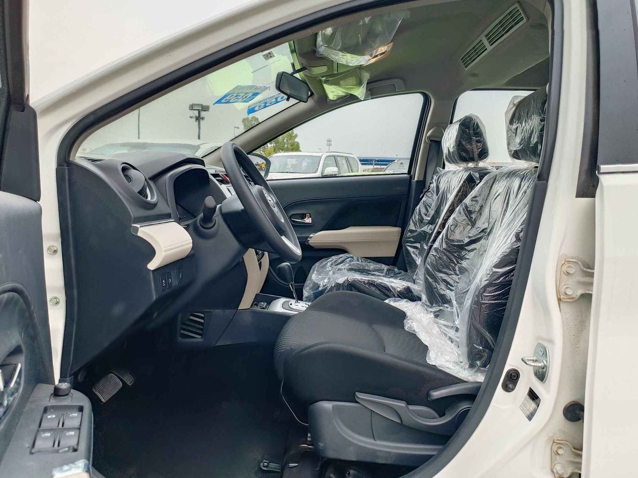 تويوتا راش G / 1.5L 4CY Petrol / 17" Rims / Push Start / Rear A/C / CODE#RU15B