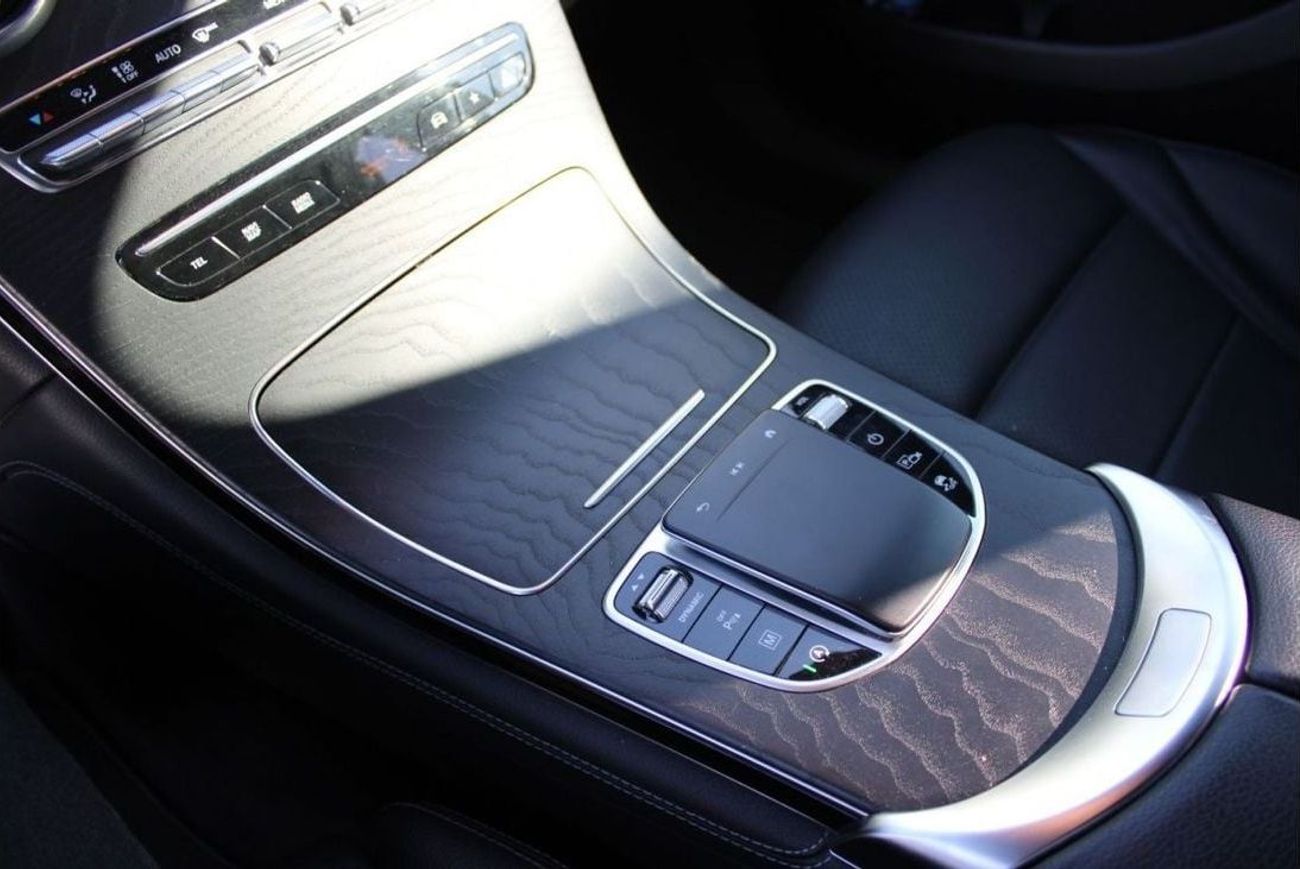 Mercedes-Benz GLC 300 Coupe 2.0L