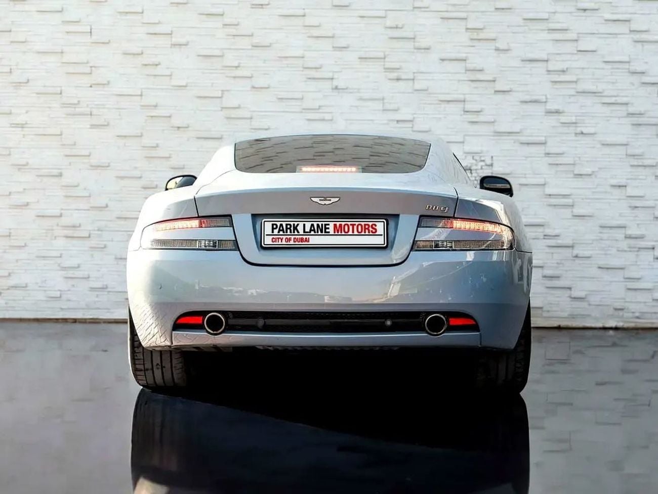 Aston Martin DB9 STD Aston Martin DB9 2010