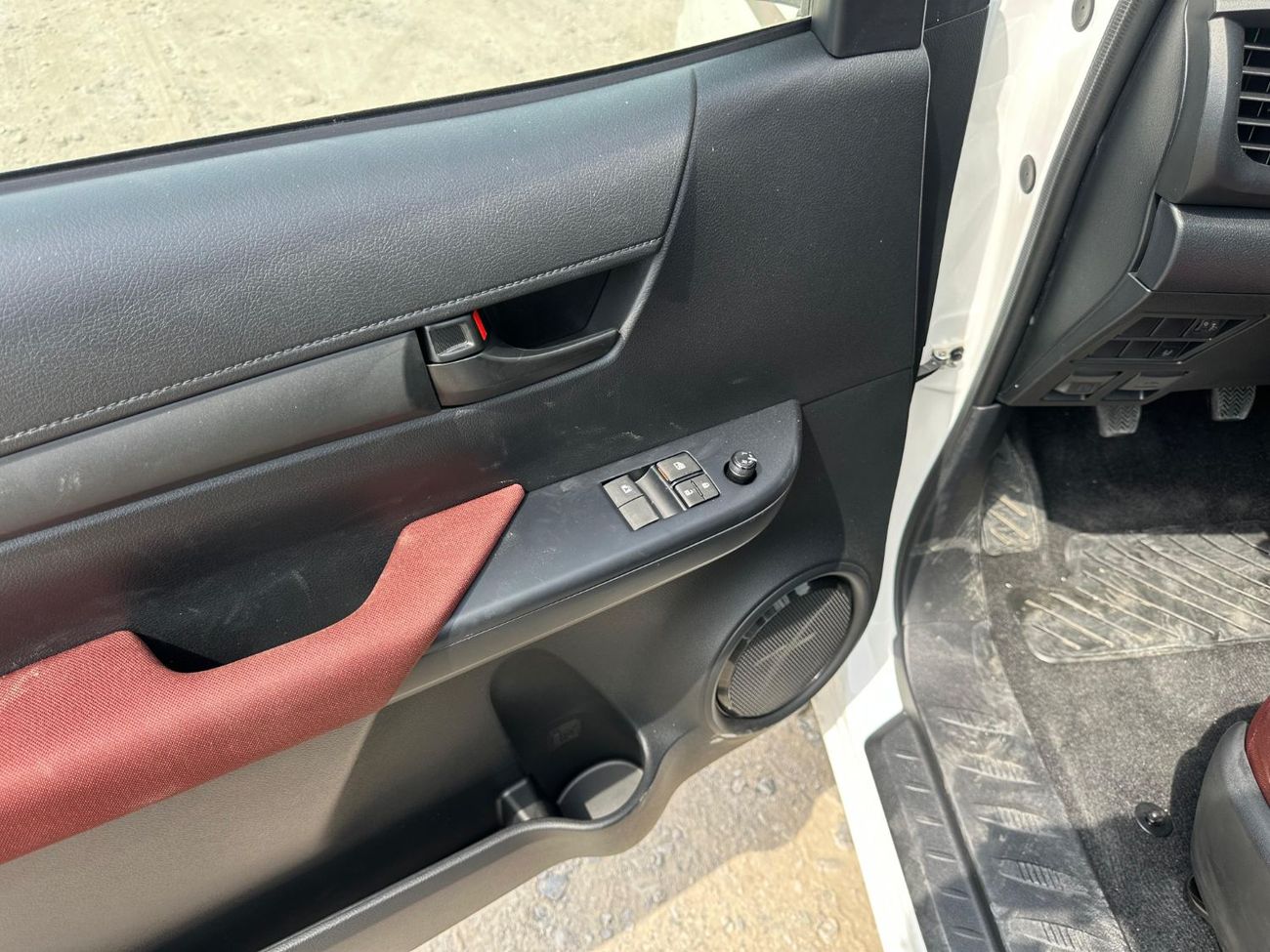 Toyota Hilux GL Short 2.7L TOYOTA HILUX S/C SWB 2.7 GLS-G