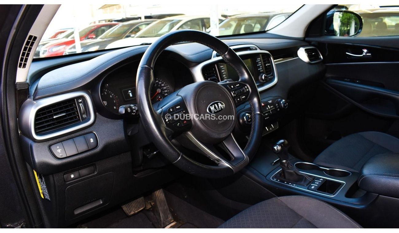 كيا سورينتو موديل 2017 وارد كندا 4 سلندر  لون رمادى  بصمة مثبت سرعة تحكم رنجات شاشة خلفية جناح خلفى بحالة ممتازة