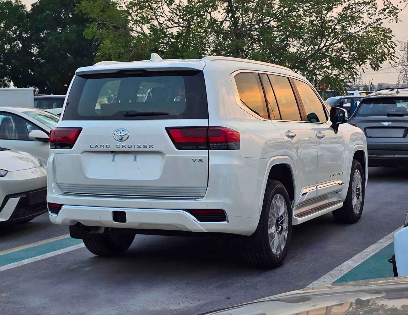 Toyota Land Cruiser VX  | 4.0L V6 PETROL | RADAR | BIG DVD | JBL SPEAKERS | 360*CAMERA | SUNROOF (CODE#VX4MA)