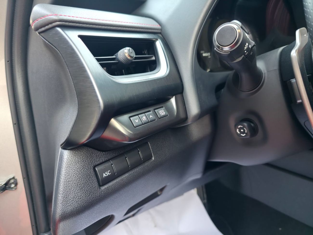 لكزس UX 200 F Sport Platinum 2.0L (169 HP)