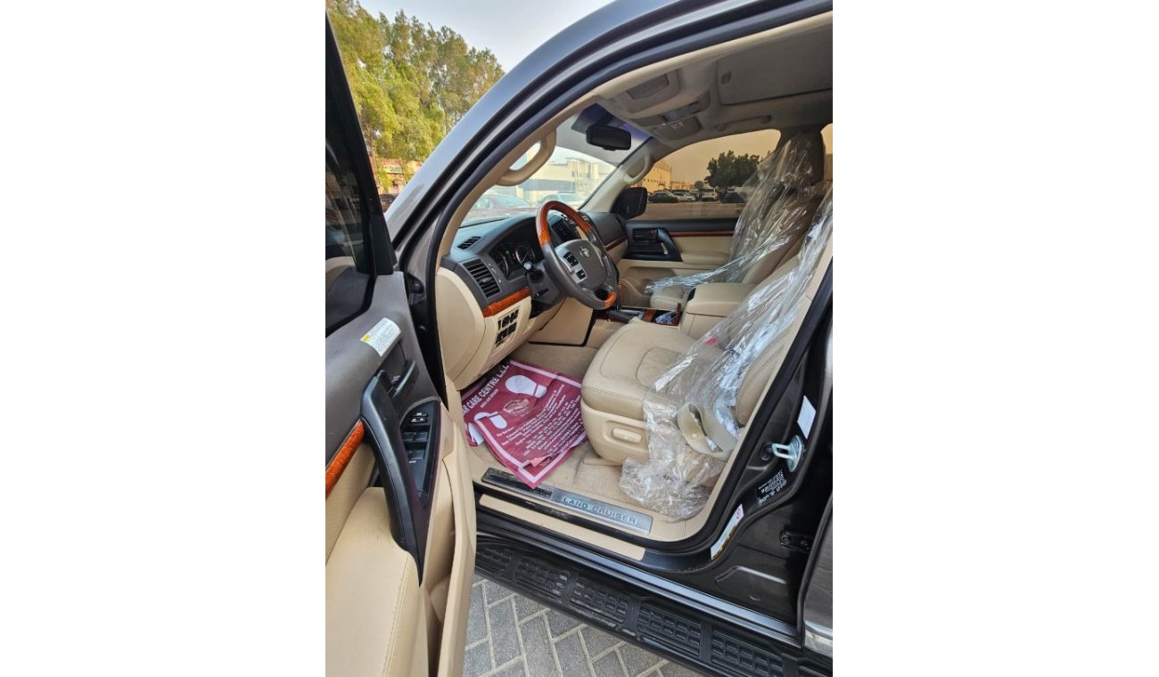 Toyota Land Cruiser GXR V6 / 4.6L Petrol / DVD Camera / Leather Seats / Sunroof