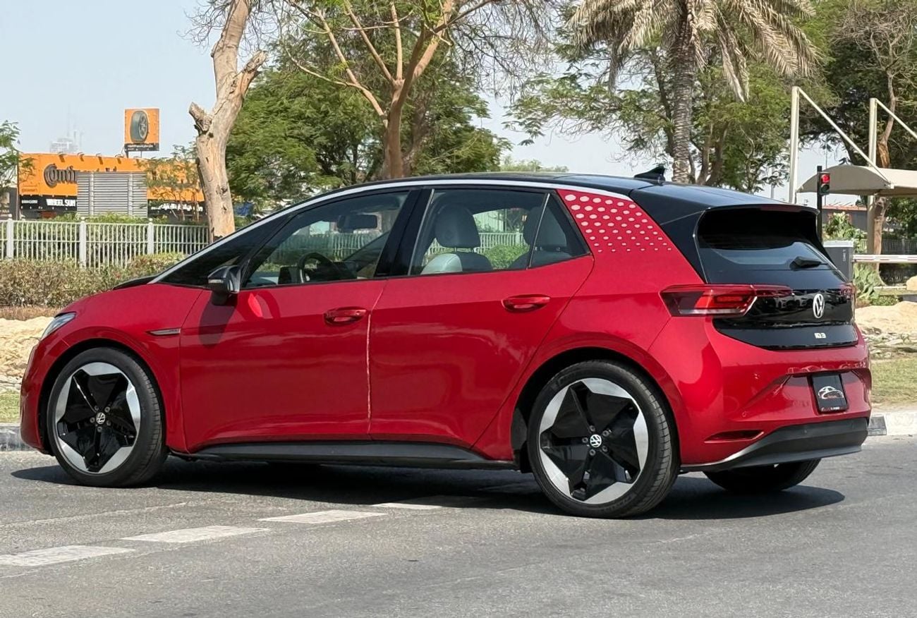 Volkswagen ID.3/Life TECH (NON GCC) VOLKSWAGEN ID3 VERY AMAZING COLOUR