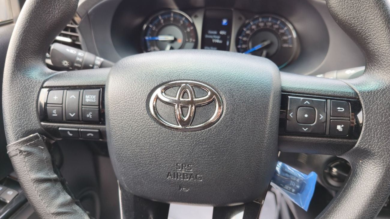 Toyota Hilux Adventure 4.0L AT Model Year 2024 Color White