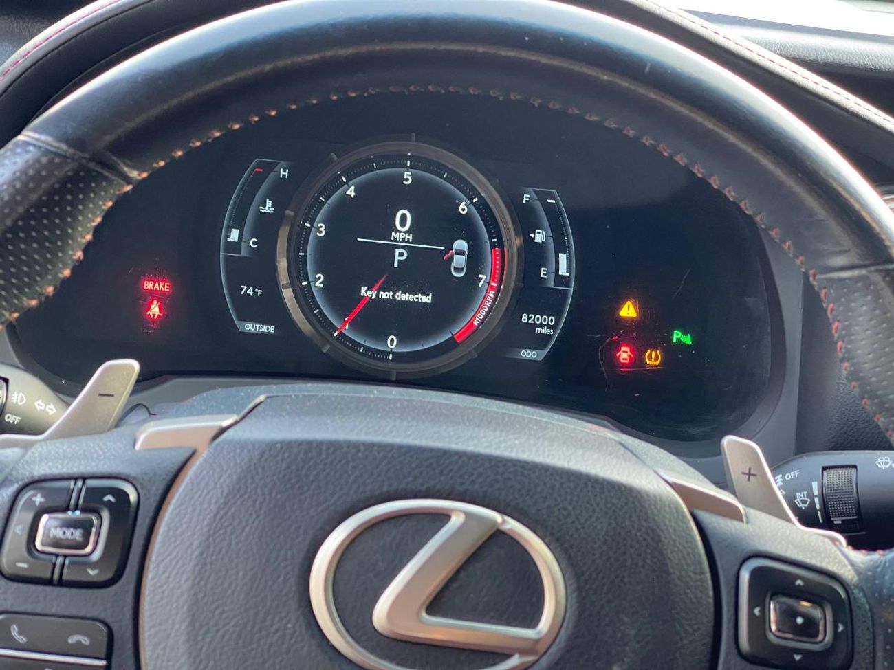 لكزس RC 350 F-SPORT / محرك V6 سعة 3.5 لتر / لوحة عدادات كهربائية / استهلاك منخفض للموارد / مقاعد مبردة / بحالة م