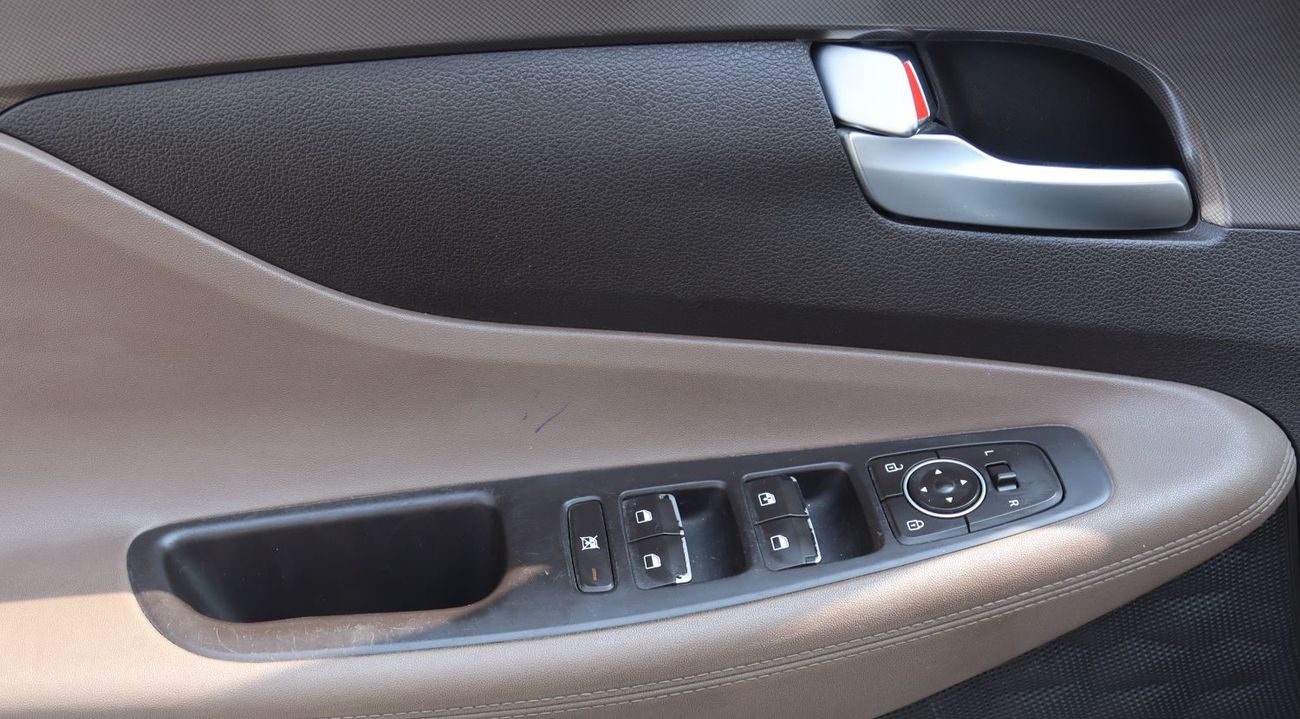 هيونداي سانتا في هيونداى سانتافى 2019 - خليجى -عدد 7 مقاعد - بدون حوادث محرك 2.4L بحاله ممتازه