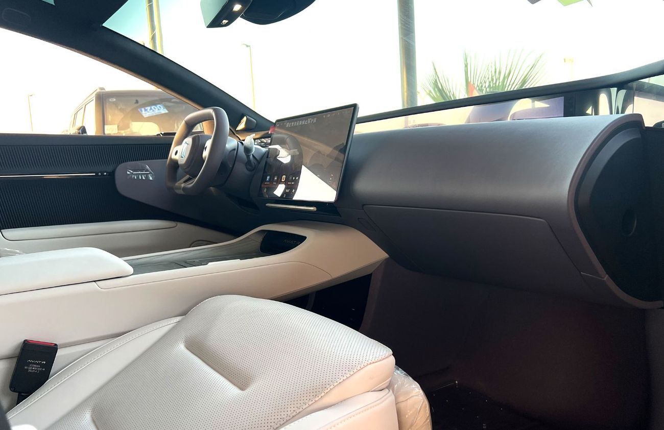 أفاتر 12 GT AWD