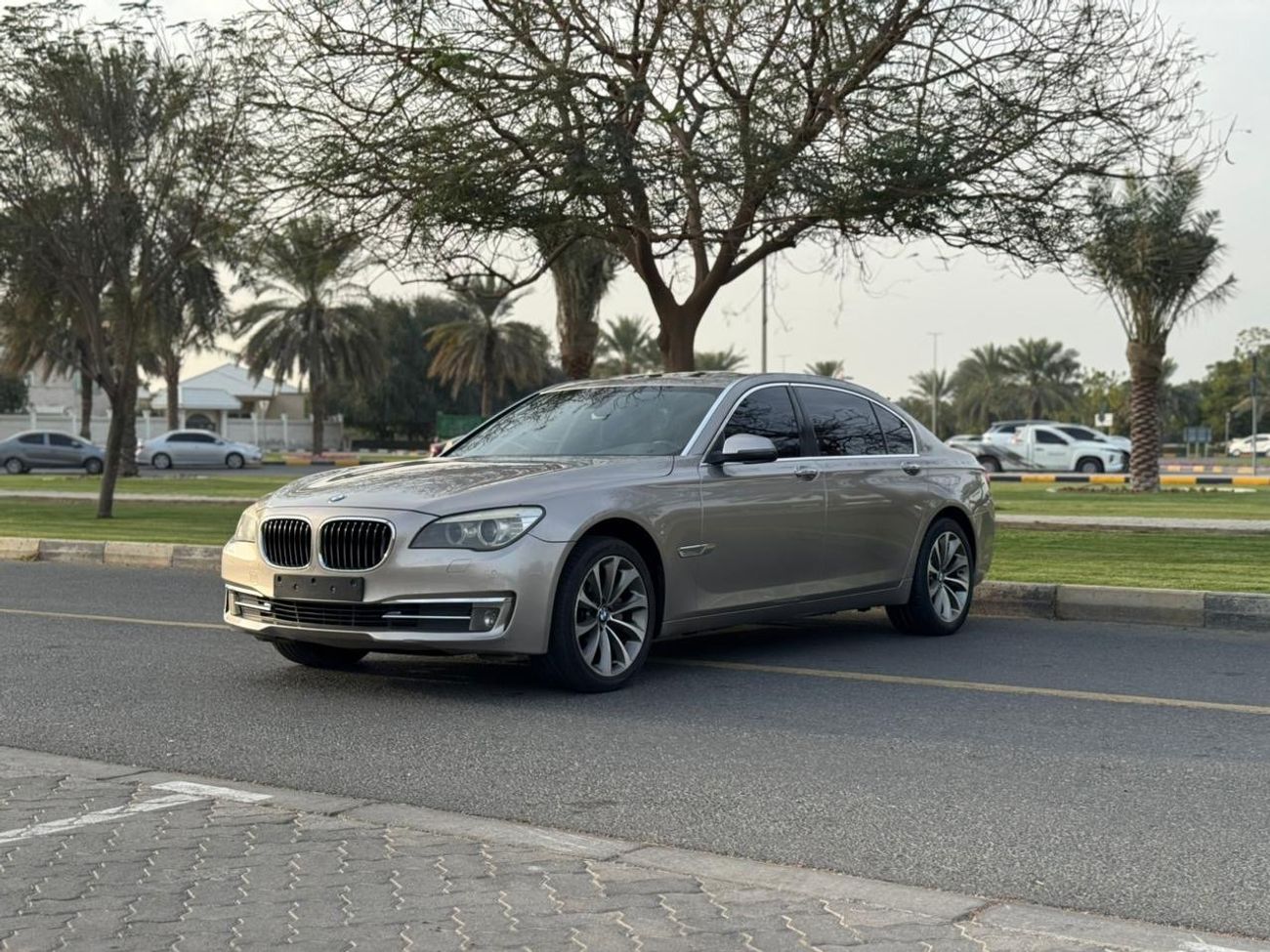 بي أم دبليو 730Li Executive 4.0L (5 Door)