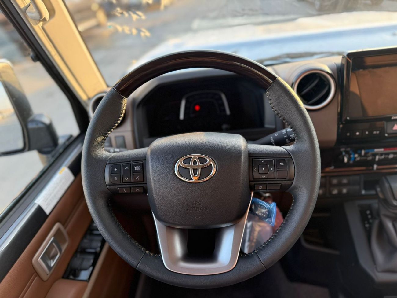 تويوتا لاند كروزر 70 TOYOTA LC76 HARDTOP 2.8L DIESEL TURBO 5 DOORS FULL OPTION 2025 MODEL