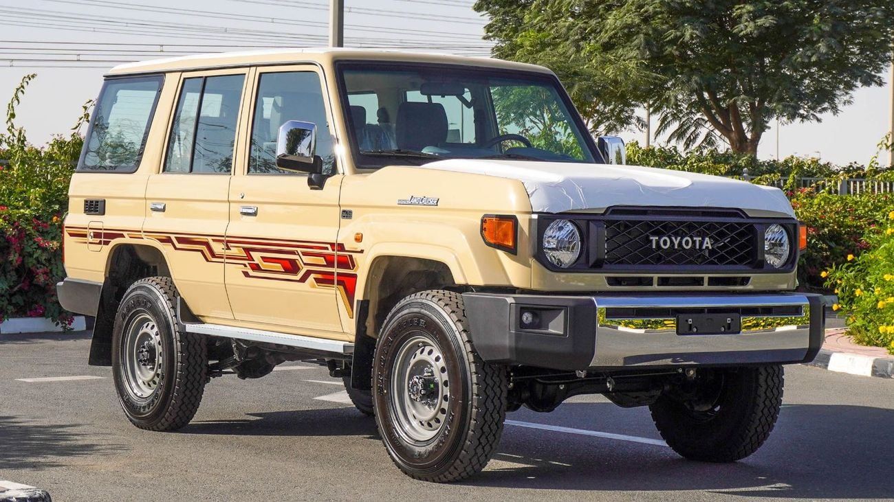 Toyota Land Cruiser 70 LC76 Mid ECTAGR015 - 2026 Toyota LC76 5 Doors Hardtop - 4.0L Petrol Manual - Beige