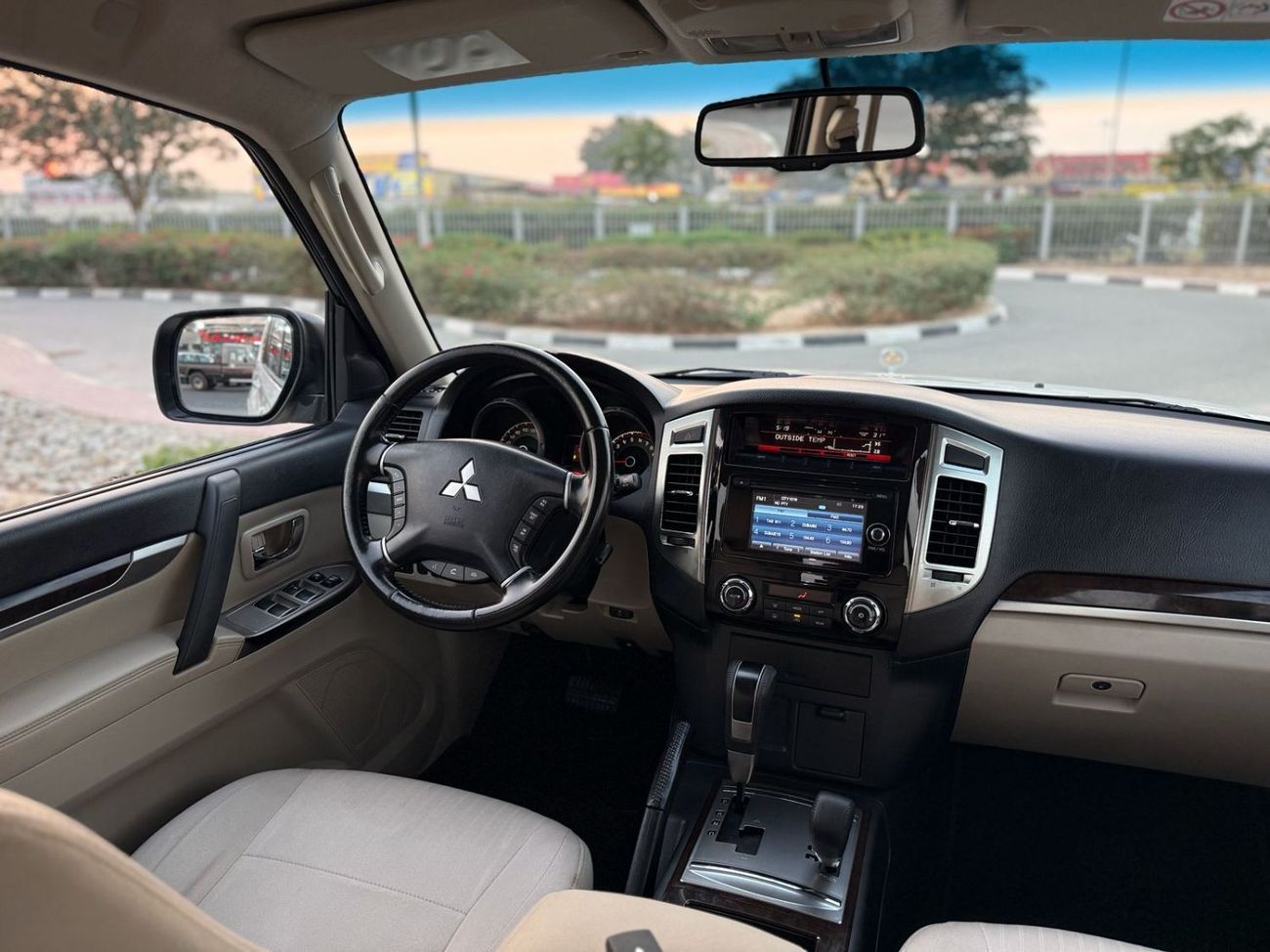 Mitsubishi Pajero GLS Base 3.5L (5 Seater) MITSUBISHI PAJERO GLS V6 2019 GCC 7 SEATER ORIGINAL PAINT TWO KEYS