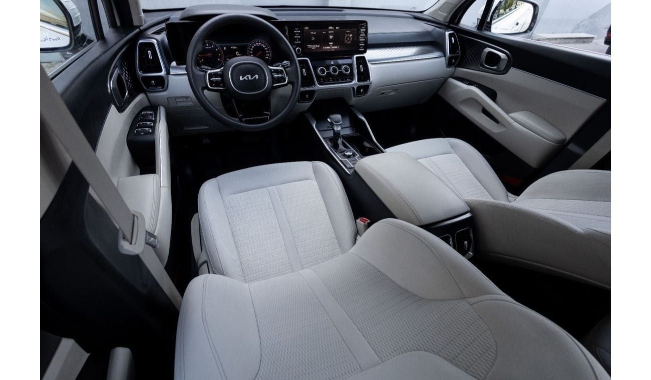 Kia Sorento Base 2.4L FWD Kia Sorento 2023 GCC under Agency Warranty with Flexible Down-Payment.