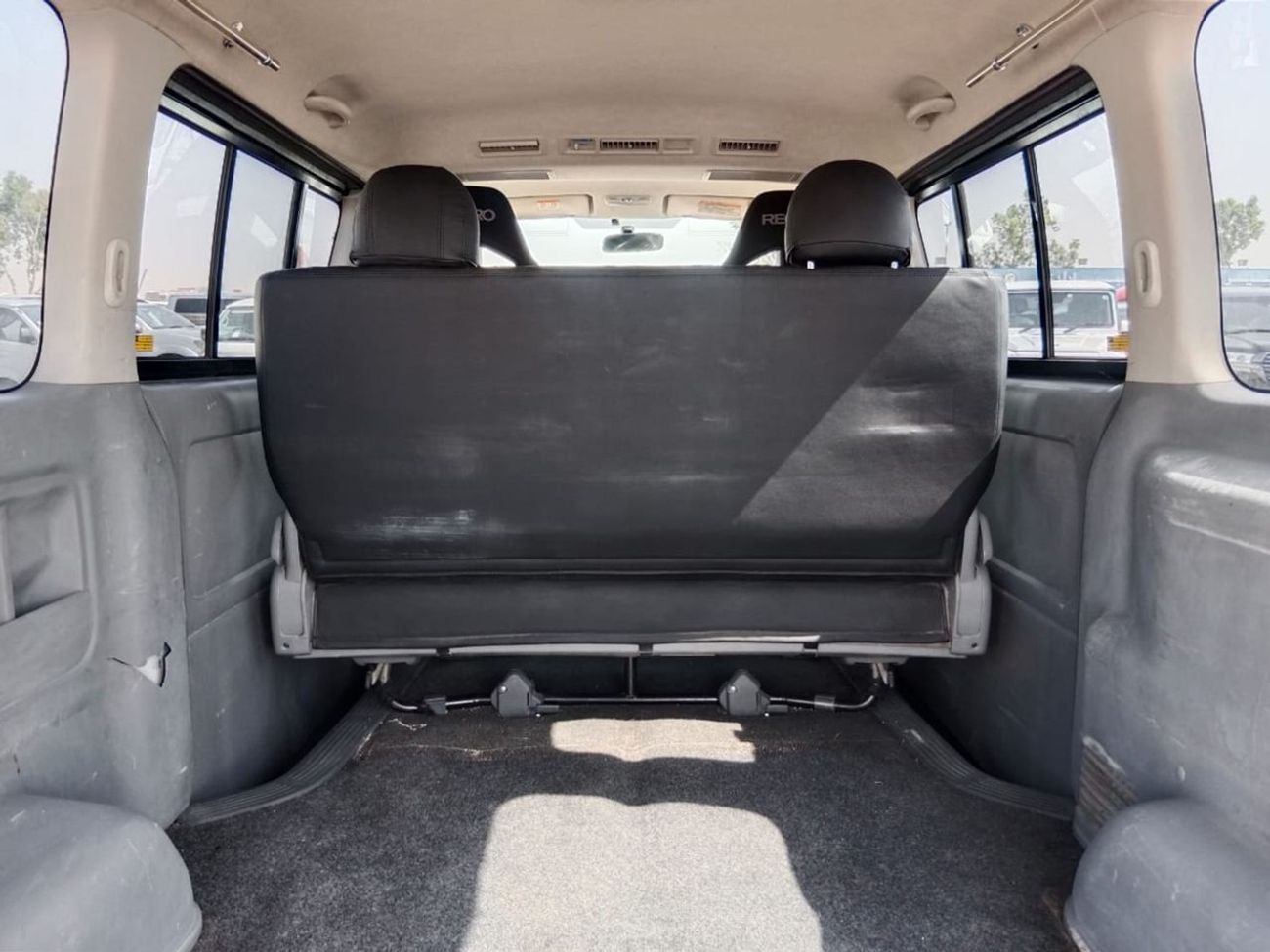 Toyota Hiace TOYOTA HIACE VAN RIGHT HAND DRIVE (PM1282)