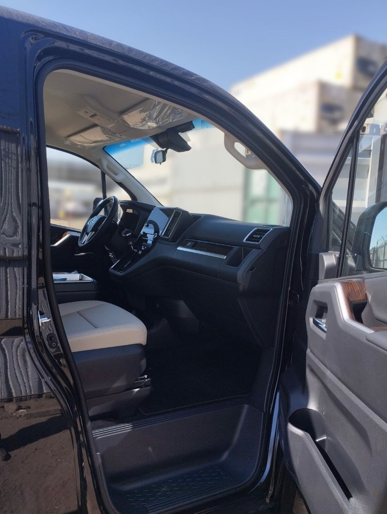 تويوتا جرافينا 2026 Toyota Granvia Premium 6-Seater 3.5L V6 Petrol with Radar