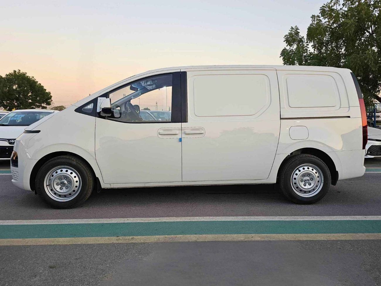 Hyundai Staria CARGO / 2.2L V4 DIESEL / MANUAL GEAR BOX / 2 STR (CODE # STCD)