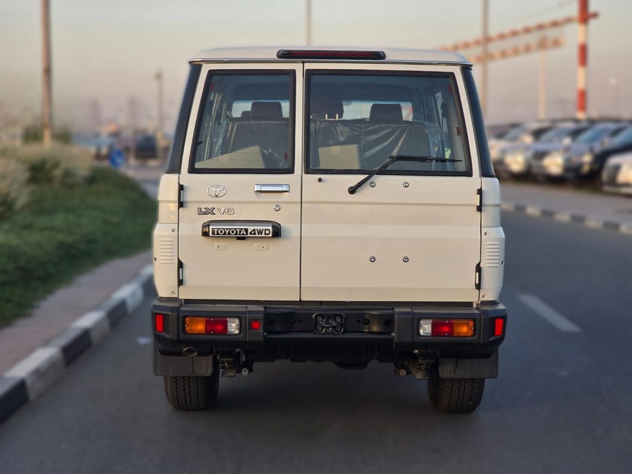 تويوتا لاند كروزر 2025 Toyota LC76 4.0L AT Full option