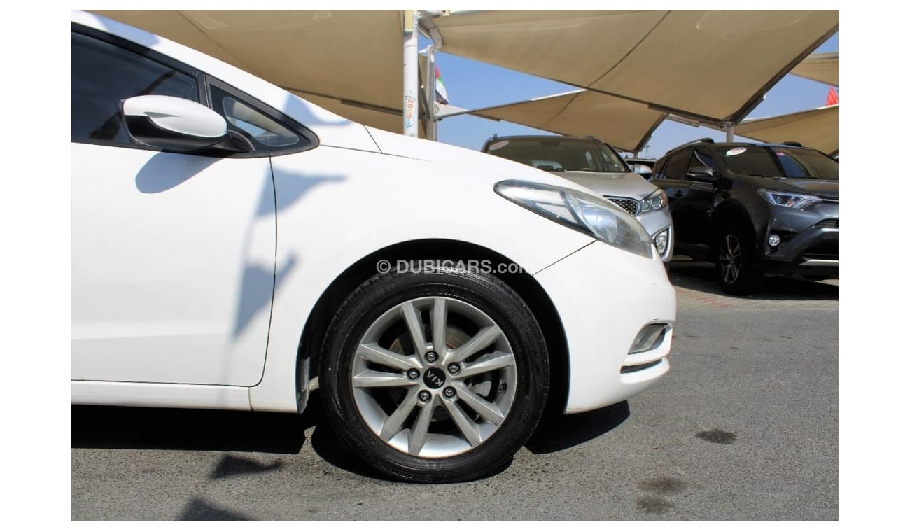 كيا سيراتو EX خالية من الحوادث - خليجي - السيارة بحالة ممتازة من الداخل والخارج - مكينة 1600 سي سي