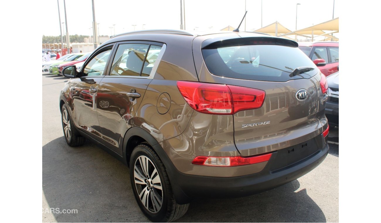 Kia Sportage AWD - ACCIDENTS FREE - GCC SPECS - CAR IS IN PERFECT CONDITION INSIDE OUT