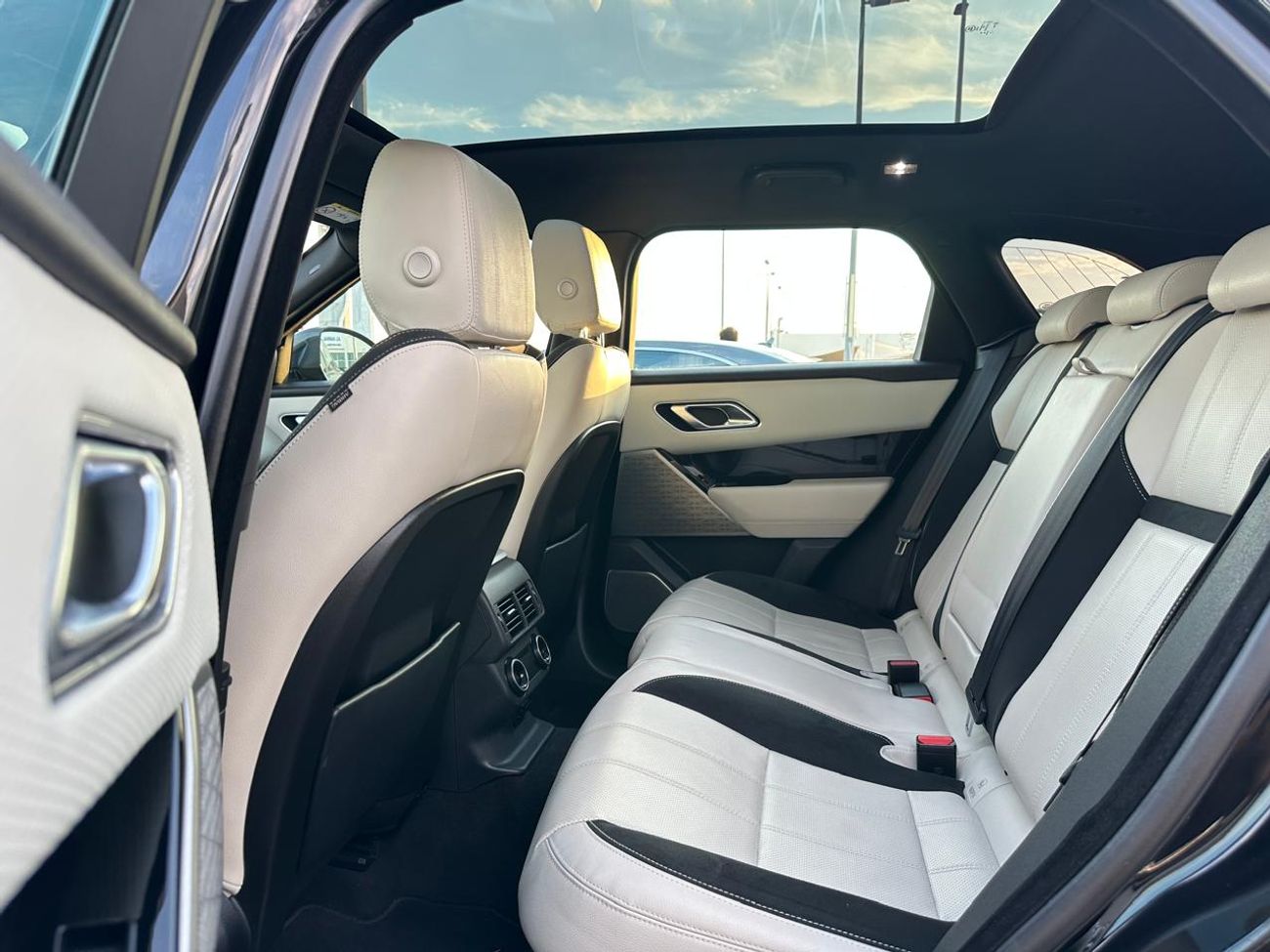 لاند روفر رينج روفر فيلار Range Rover Velar P250 SE_ 2019_ Gulf _in excellent condition_ no problems