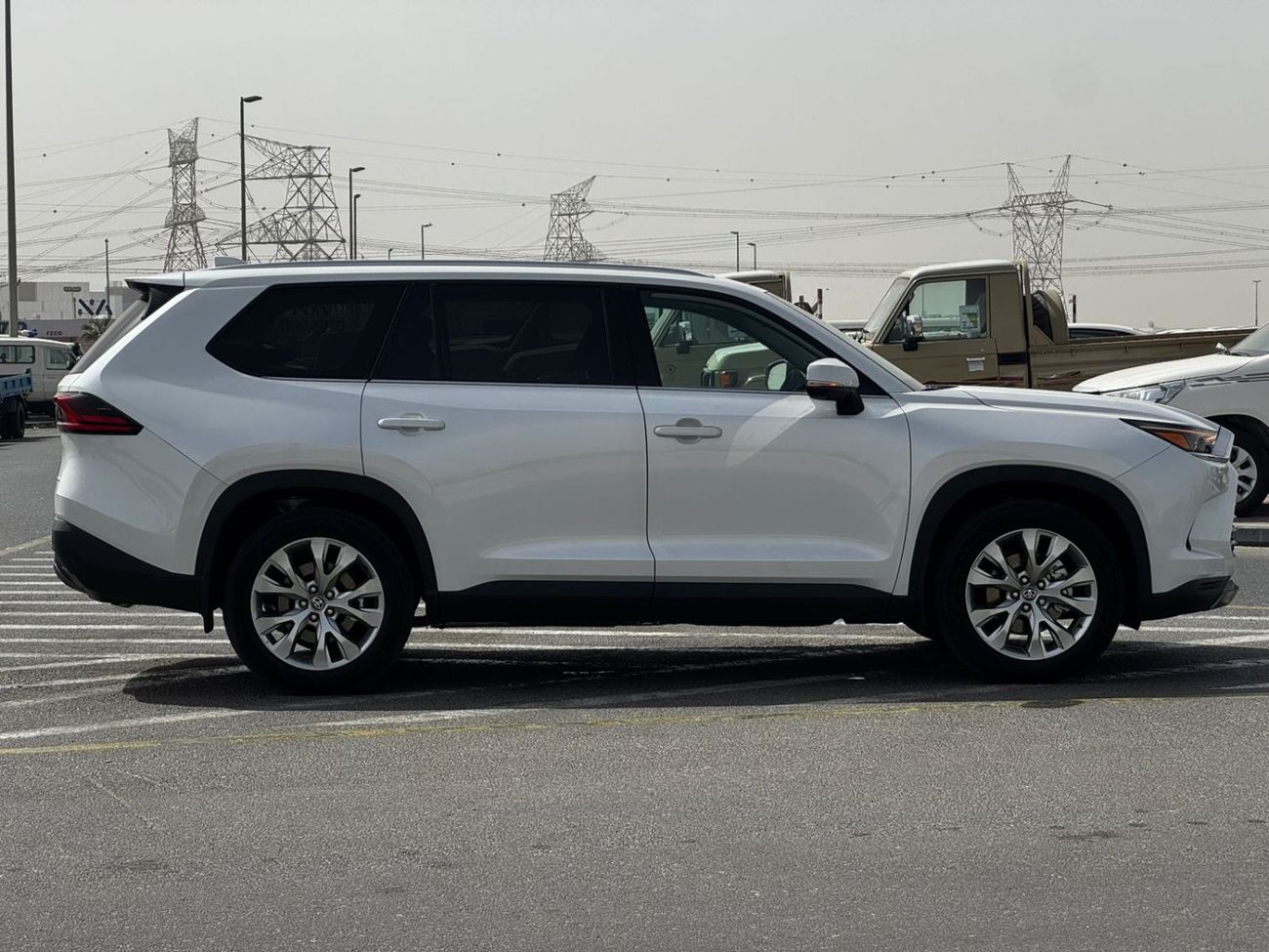 تويوتا جراند هايلاندر 2026 TOYOTA GRAND HIGHLANDER LIMITED TRIM CANADIAN SPEC READ STOCK AVAIALABLE IN SHOWROOM