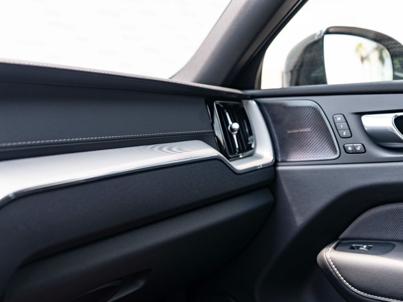 فولفو XC 60 B5 Ultimate Dark