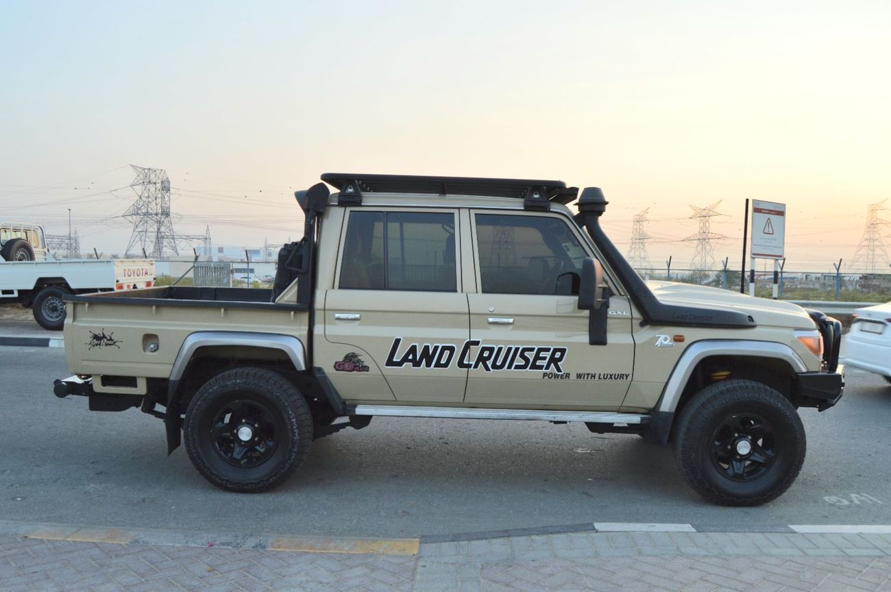 Toyota Land Cruiser Pick Up Double Cabin Perfect inside and out