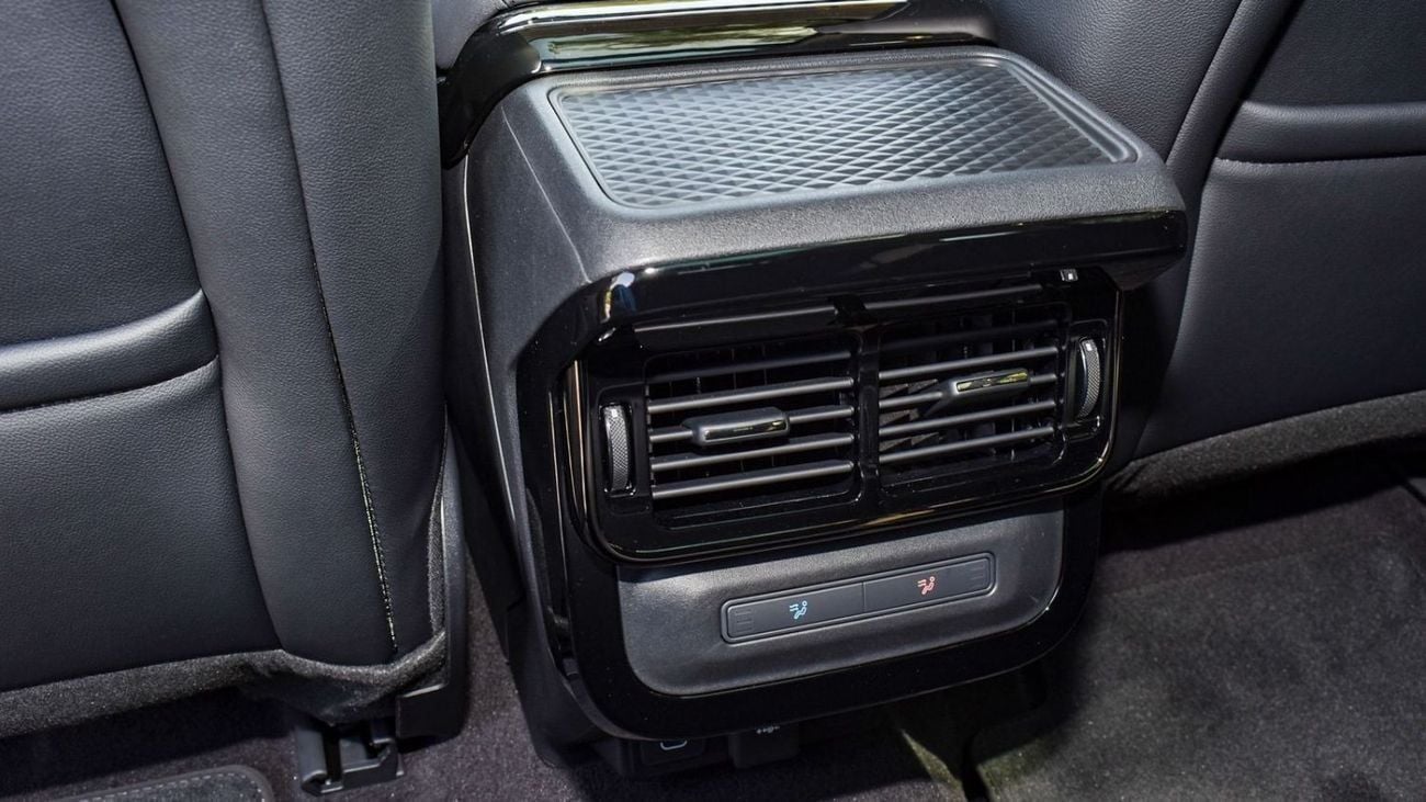 لاند روفر رانج روفر إيفوك SE P250 DYNAMIC 2025! FIVE YEARS WARRANTY!! THREE YEARS SERVICE CONTRACT