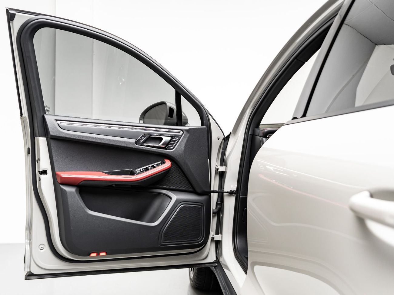 Porsche Macan Std 2.0L (252 HP) 2024 Porsche Macan, June 2026 Porsche Warranty, Full Service History, Low KMs, GCC