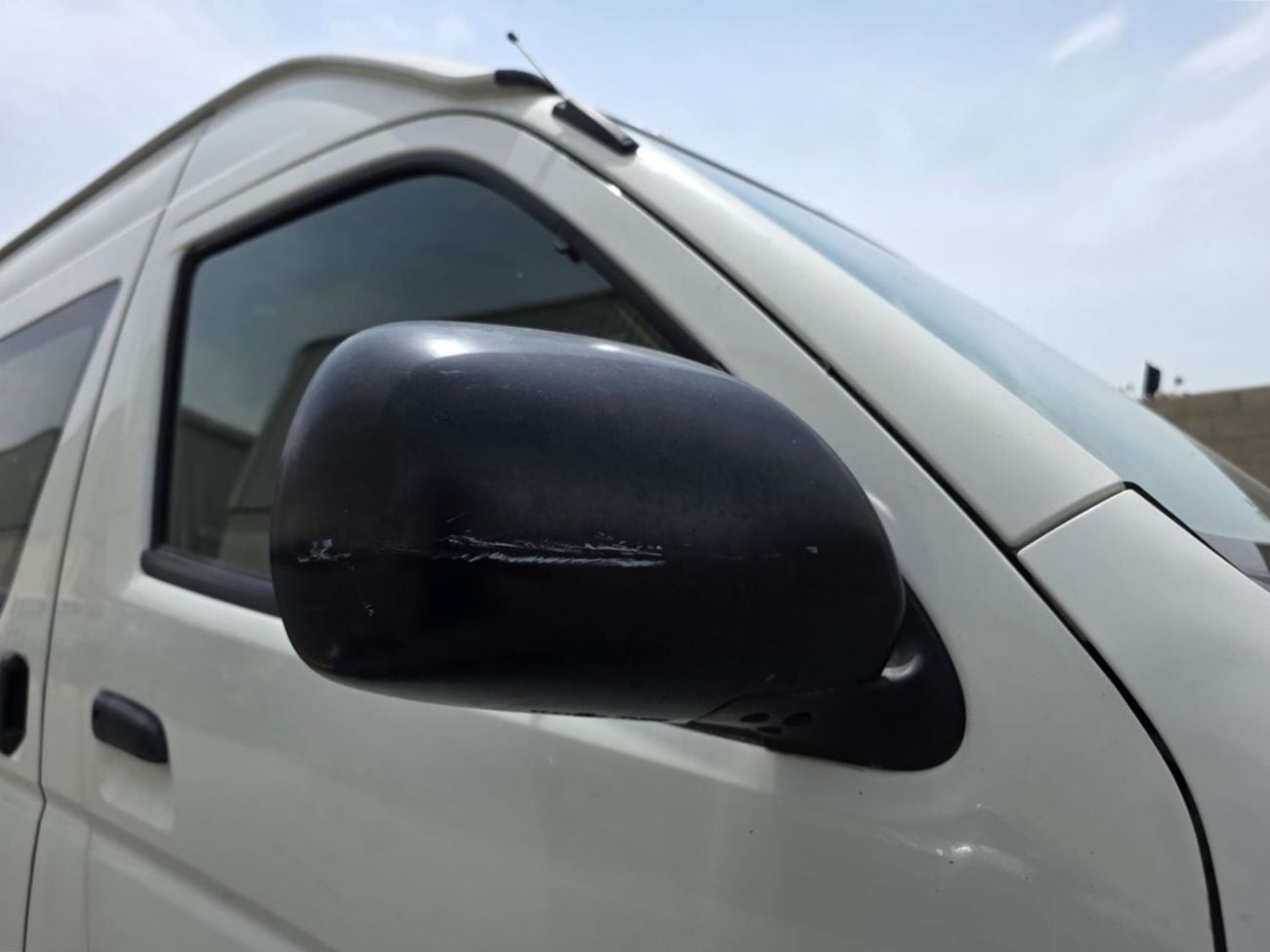 Toyota Hiace TOYOTA HIACE COMMUTER VAN RHD 2015 MODEL 3.0 L DIESEL AUTOMATIC(PM15122)